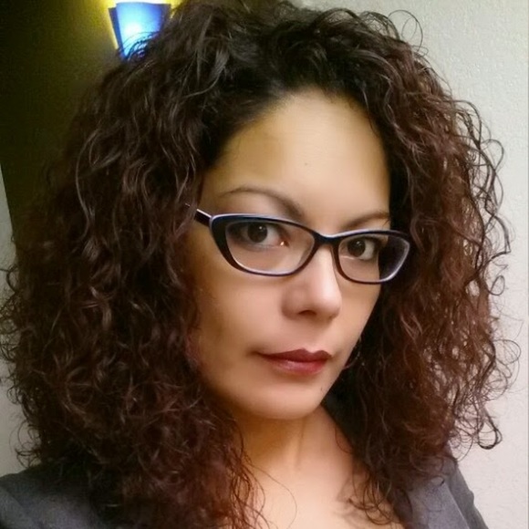 Meet your Posher, Cecelia - Picture 1 of 1